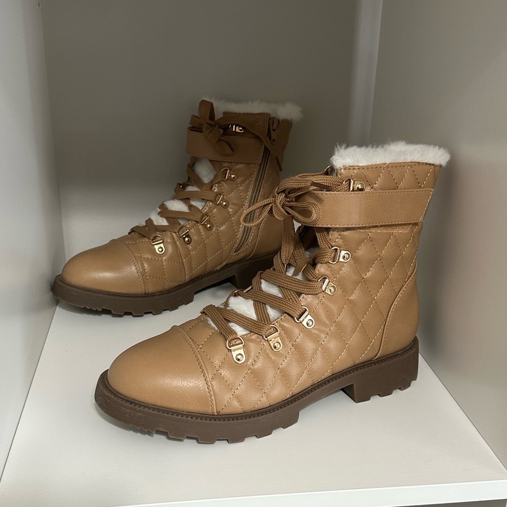 ShoeDazzle Women’s Tan Leather/White Fur Laced Combat Boots. Size 8. NWOT!